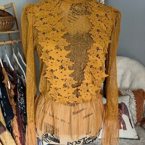 Haute Monde NWT Mustard Lace Blouse
